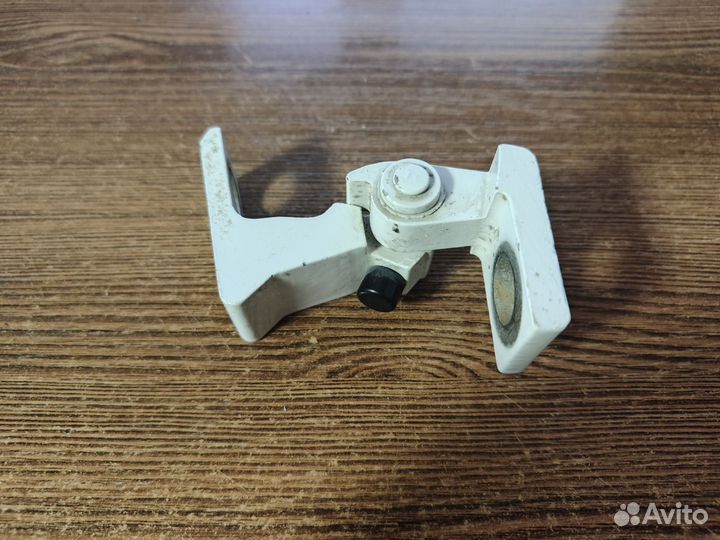Петля двери передн правой верхняя Skoda Octavia A7