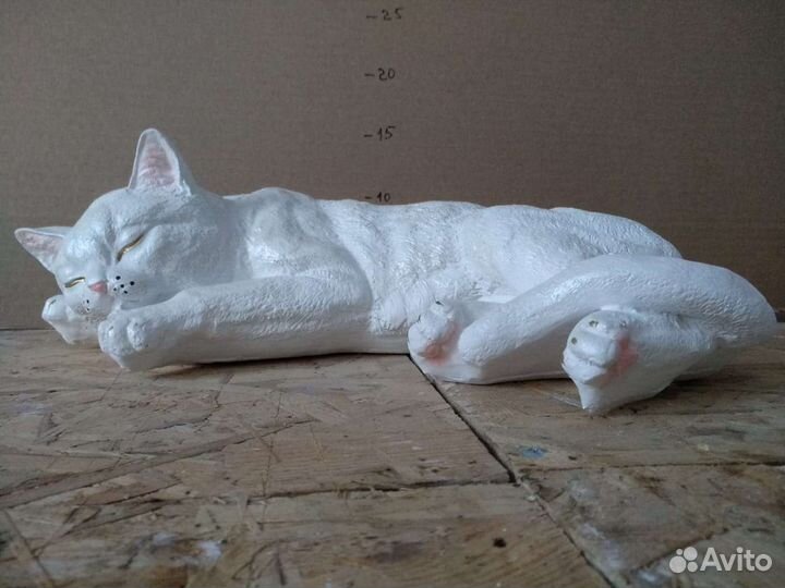 Фигурки, статуэтки, копилки, вазы, кашпо