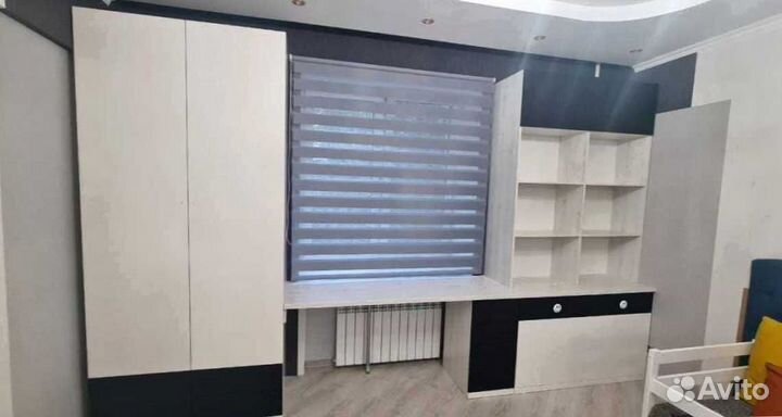 Детская рабочая зона у окна