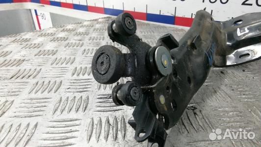 Петля двери сдвижной левой chrysler voyager Grand