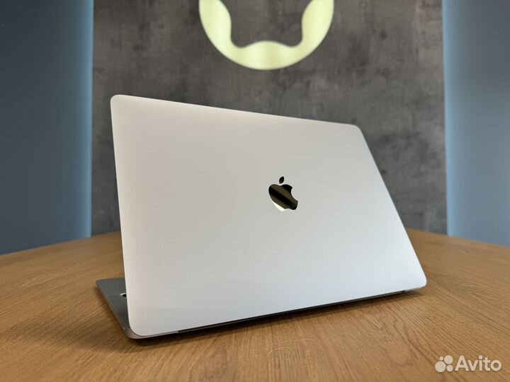 MacBook Air M1 8 256 silver новый