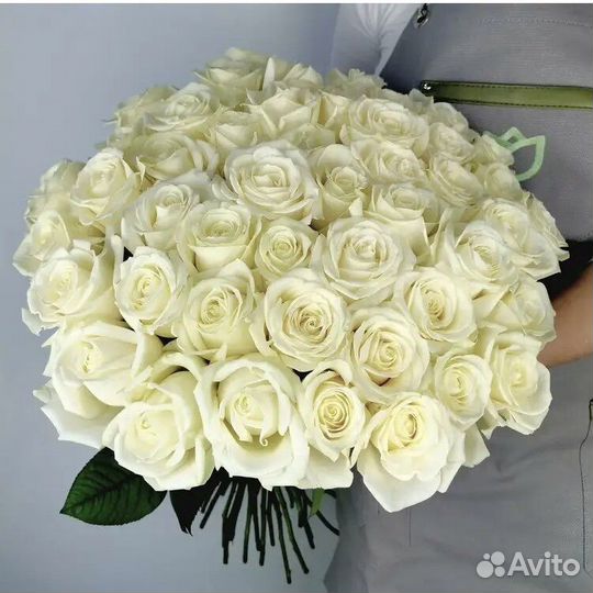 Букет из 25 белых роз 60см Красноярск
