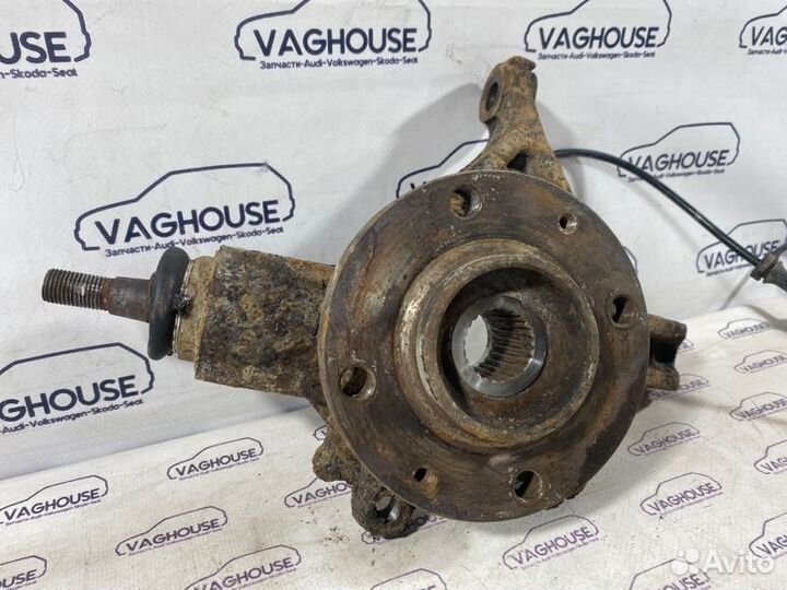 Кулак поворотный передний правый Peugeot 307 1.6