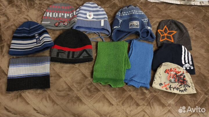 Отдам шапки шарфы на мальчика