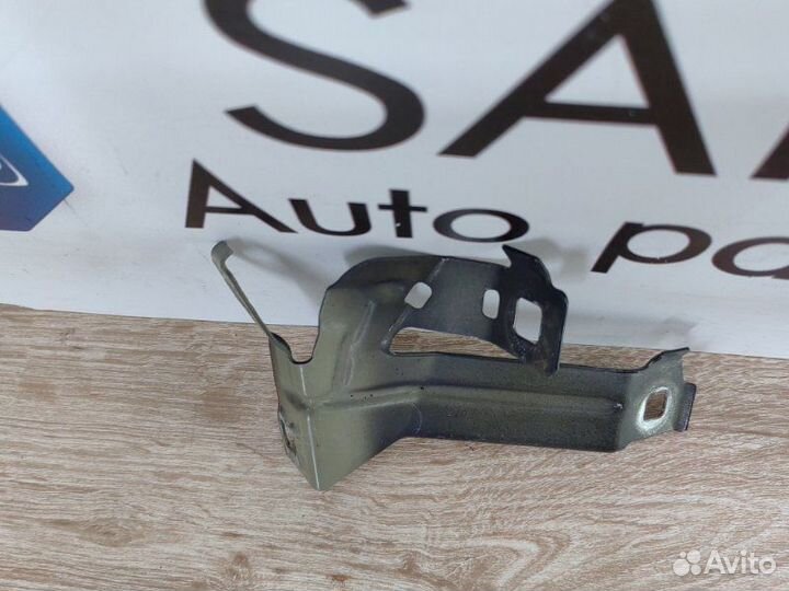 Кронштейн крыла левый Bmw 3 F30 N20B20 2012