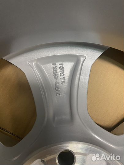 Комплект 4 шт. Оригинал. Диски toyota 17’. Новые