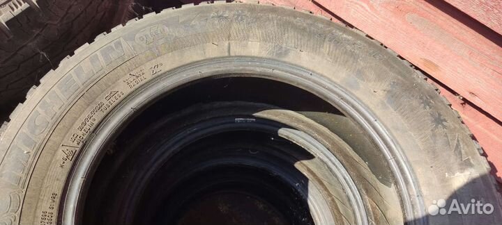 Michelin Defender 215/65 R16