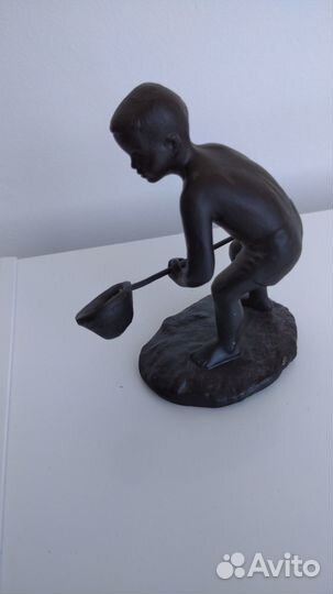 Мальчик с сачком. Касли. Чугун. 60-е годы, чугун