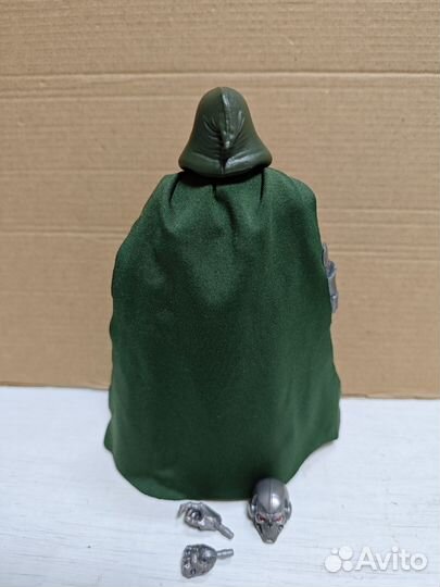 Фигурка Doctor Doom из набора Marvel Legends Serie