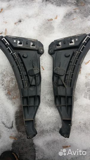 Volvo XC90 1 2002-2015г кронштейн крепление крыла