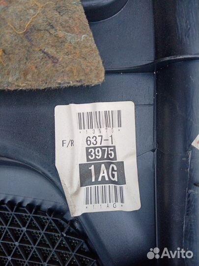 Обшивка карта двери передняя правая Nissan Tiida