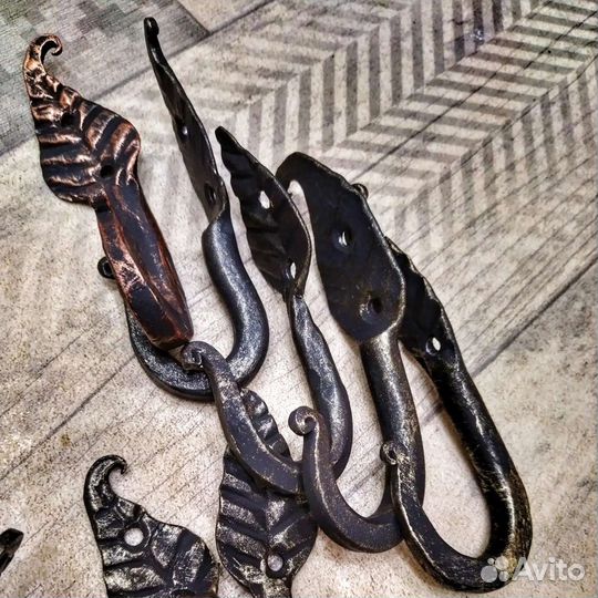 Крючок кованый вешалка