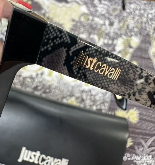 Солнцезащитные очки just cavalli