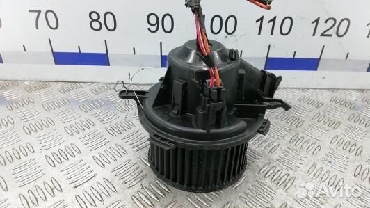 Моторчик печки cadillac escalade 3 (68F01KK04)