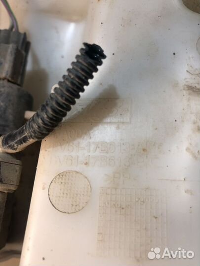 Бачок омывателя с насосом Ford Focus 3