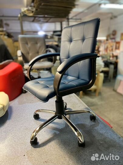 Офисное кресло