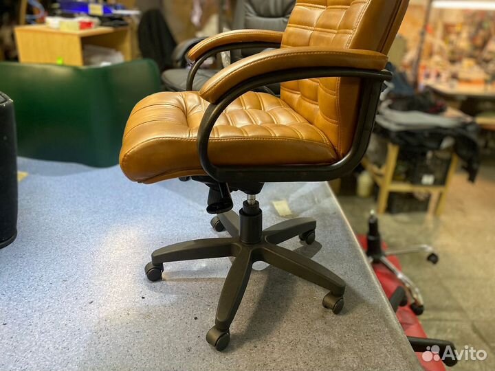 Офисное компьютерное кресло