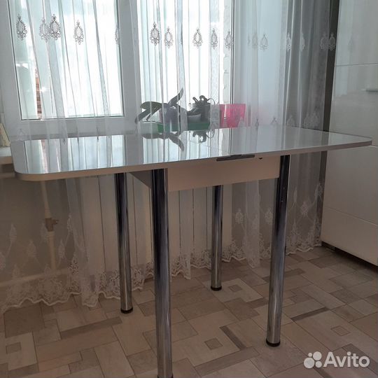 Раскладной обеденный стол