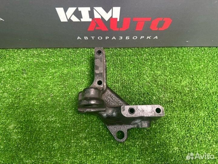 Кронштейн ролика натяжителя ремня Audi Q7 4L 4.2