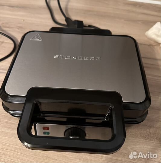 Вафельница новая