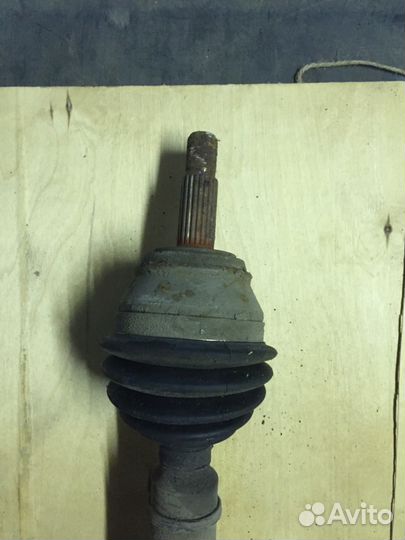 Привод правый Фольксваген гольф 3 1.6л. АКПП