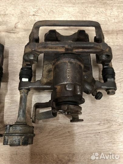 Суппорт задний Opel Astra j эл ручник