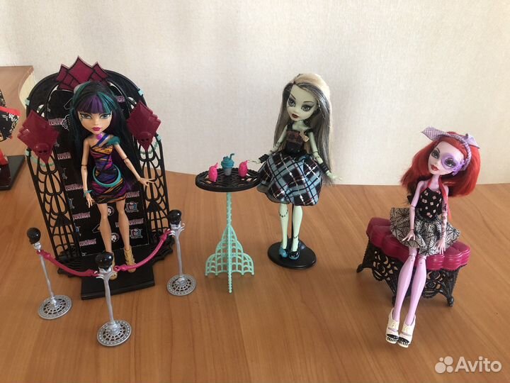 Мебель монстр хай