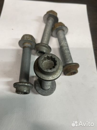 Болт задней подвески Mercedes w211 w230 w219