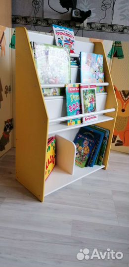 Полка для книг витрина Монтессори