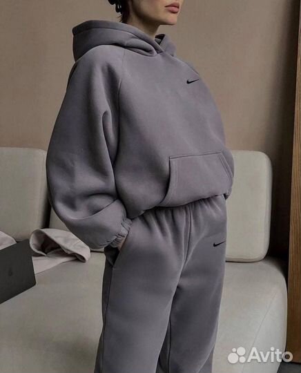 Женский спортивный костюм