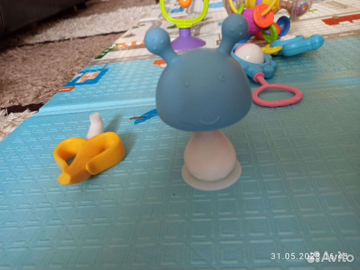 Развивающие игрушки для малышей пакетом