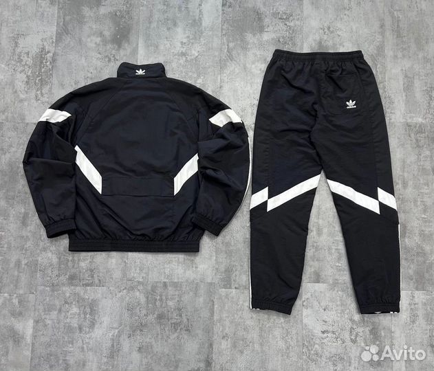 Спортивный костюм adidas