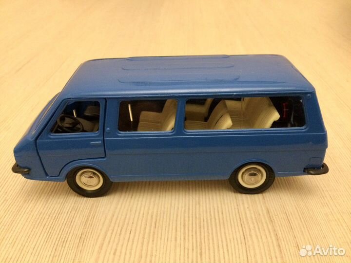 Модель СССР. раф-2203 А18