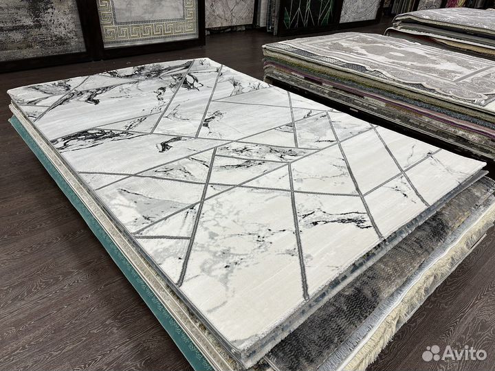 Ковер 2 х 2.9 новый, современный