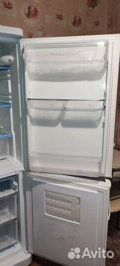 Холодильник бу indesit