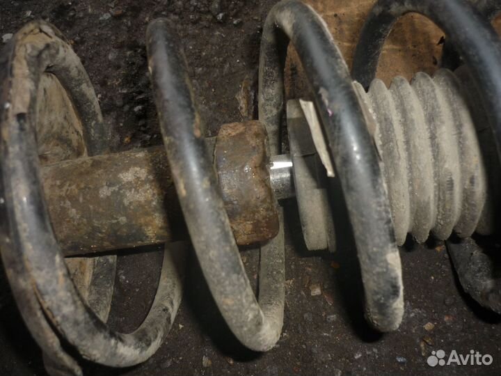 Стойка передняя правая Шевроле Авео Т250/200