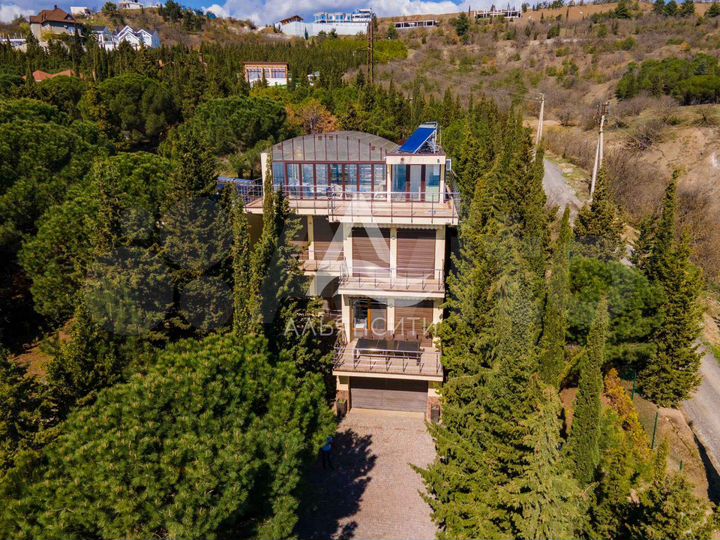 Дом 388 м² на участке 10 сот.