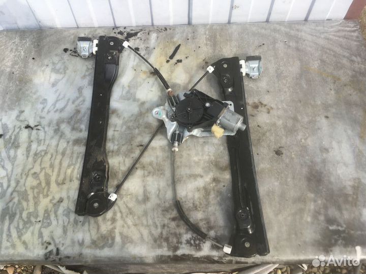 Передний правый стеклоподъемник Шевроле Круз