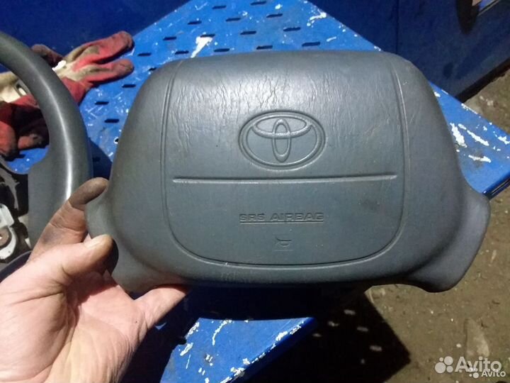 Руль с подушкой Toyota Hiace Regius Granvia