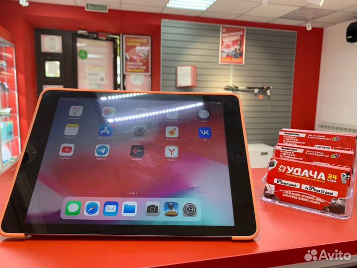 Планшет Apple iPad Air (1-го поколения)