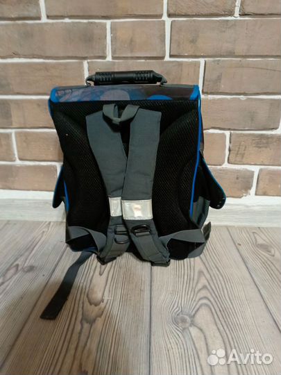 Школьный рюкзак, портфель