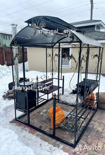 Мангал с крышей