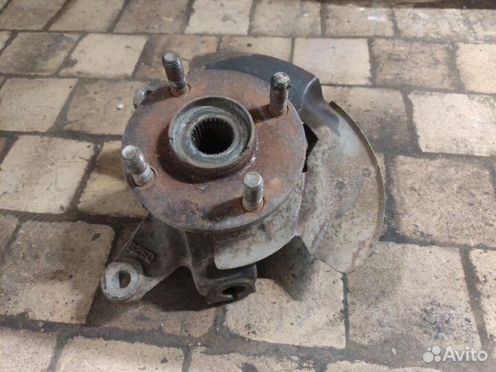 Кулак поворотный передний левый Mazda Familia