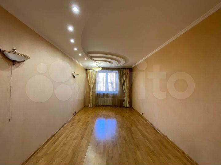 3-к. квартира, 133 м², 2/4 эт.