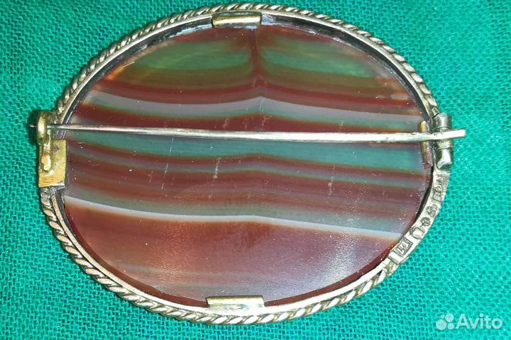 Брошь серебряная с сердоликом