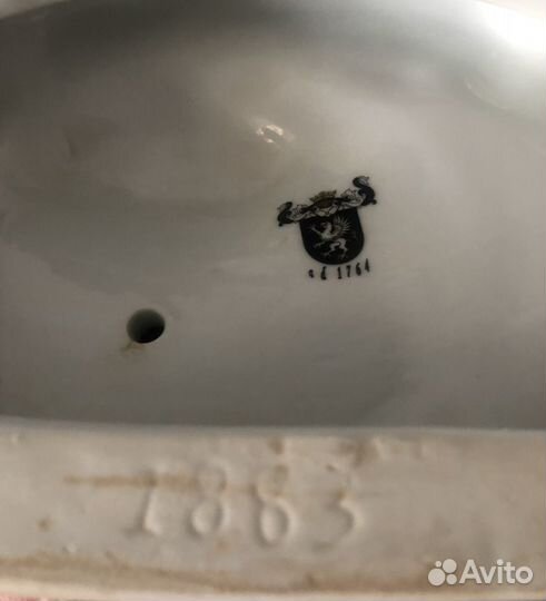 Фарфоровая статуэтка