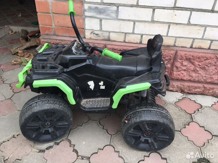 Детский квадроцикл на аккумуляторе