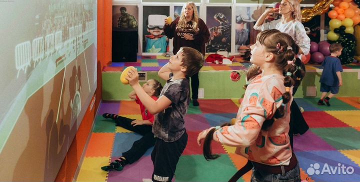 Интерактивная стенка кидалки для игровых комнат