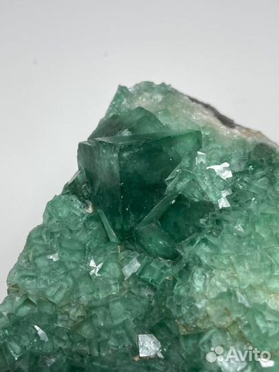 Флюорит кристаллы на породе