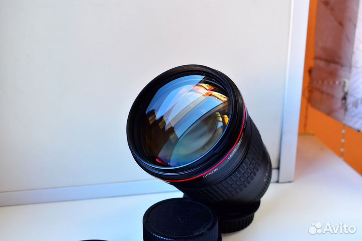 Canon Lens EF 135mm f/2L USM светосильный фикс